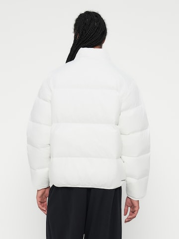 Nike Sportswear Зимняя куртка 'CLUB' в Белый