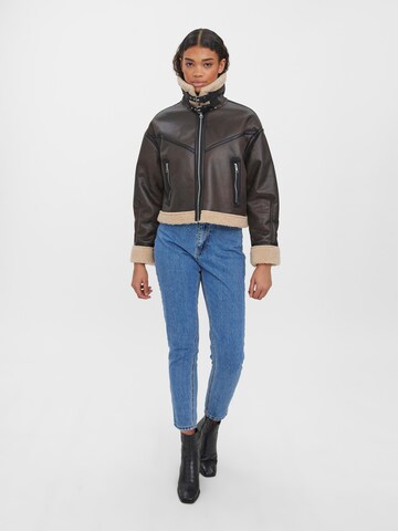 Veste mi-saison 'PIXIE' VERO MODA en marron