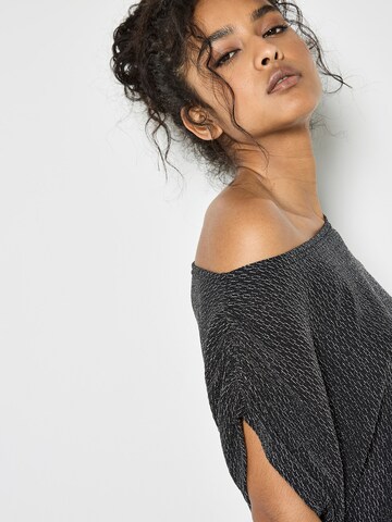 Apricot Blouse ' ' in Black