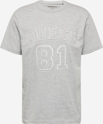 T-Shirt GUESS en gris : devant