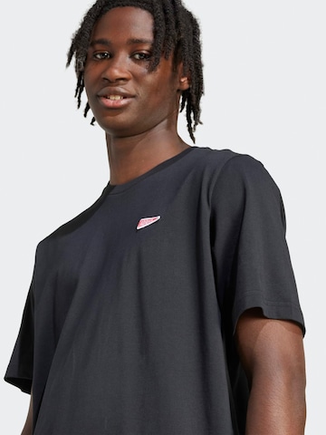 ADIDAS SPORTSWEAR Λειτουργικό μπλουζάκι 'PENNANT' σε μαύρο