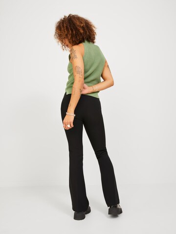 Flared Pantaloni 'MYNTE' di JJXX in nero