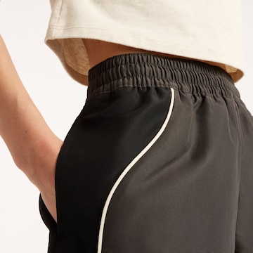new balance Loosefit Broek in Zwart