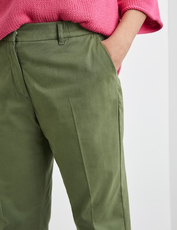 SAMOON Avar lõige Voltidega püksid, värv roheline