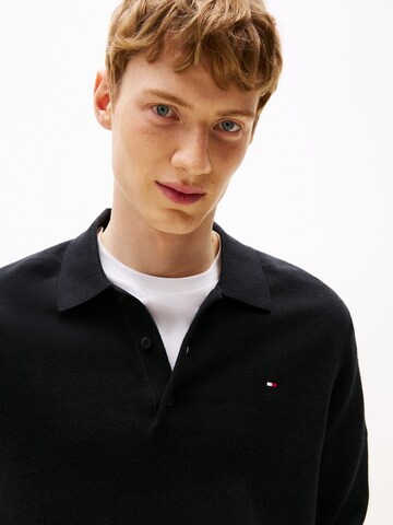 TOMMY HILFIGER Sweater in Black