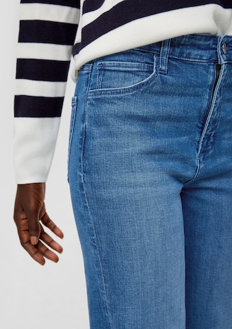 s.Oliver Flared Jeans 'Selina' in Blauw