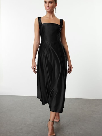 Robe Trendyol en noir : devant