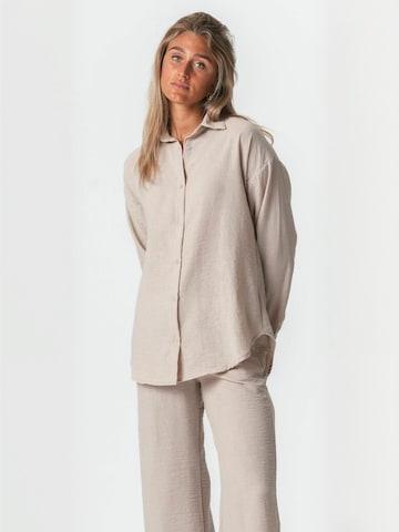 TEESHOPPEN - Camisa ' Lilly ' em bege: frente