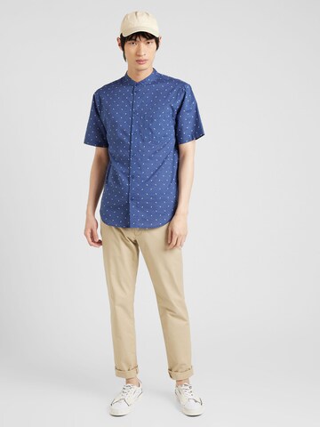 Coupe regular Chemise 'Stanley' ABOUT YOU en bleu