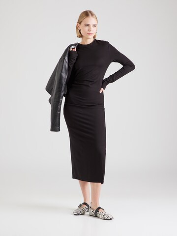 DKNY Strikkjole i sort: forside
