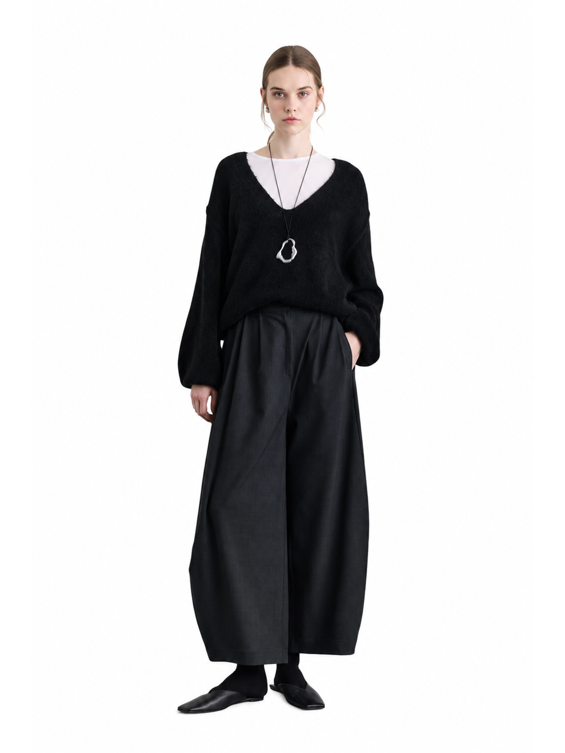 MANUKA Sweater in Black: front
