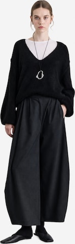 MANUKA Sweater in Black: front