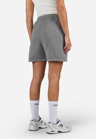 Pegador Loosefit Shorts in Grau