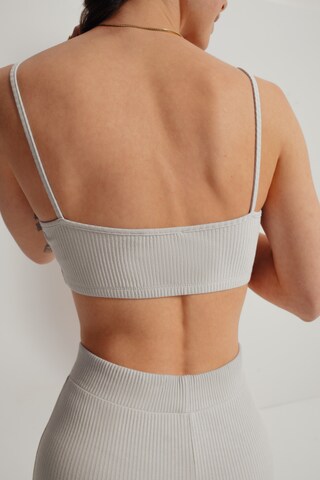 A LOT LESS - Soutien Bustier Top 'Nela' em cinzento