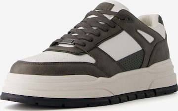 Bershka Sneakers laag in Zwart: voorkant