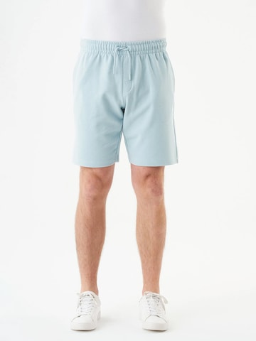 Organication Regular Shorts in Blau: Vorderseite