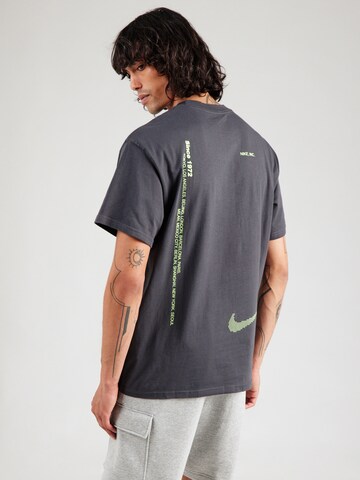 Nike Sportswear Paita 'M90 SWOOSH' värissä harmaa