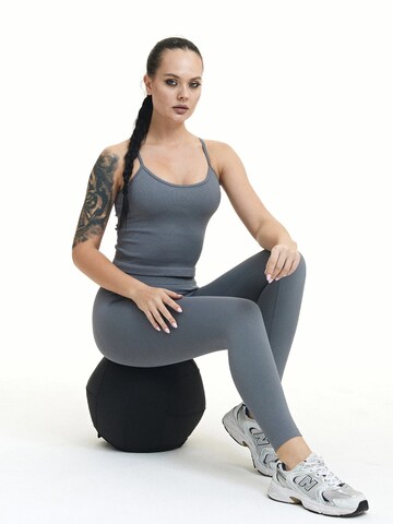 Top sportivo 'BLISS' di DRILLS Apparel in grigio