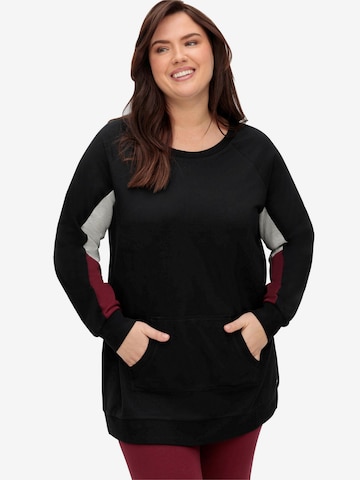 SHEEGO - Sudadera en negro: frente