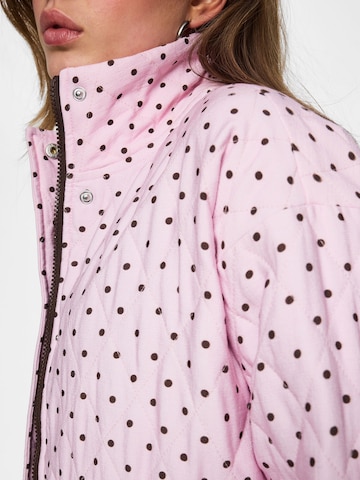 Giacca di mezza stagione 'PCFamilla' di PIECES in rosa