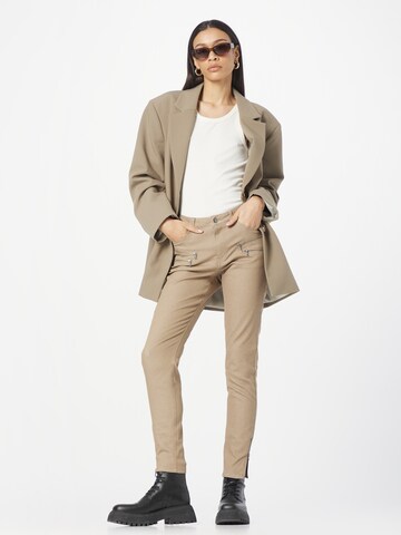 Coupe slim Pantalon 'AIDA' Freequent en gris