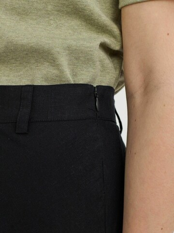 Gonna ' SRYindi ' di Soft Rebels in nero