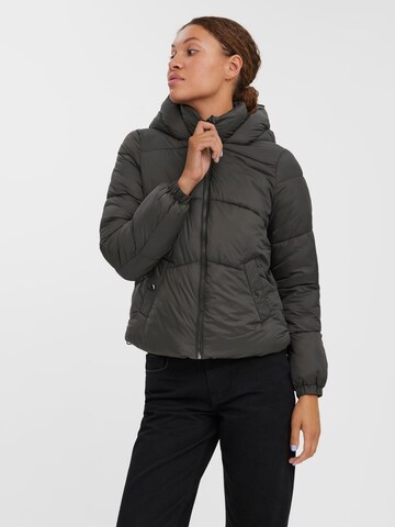 VERO MODA - Chaqueta de invierno 'UPPSALA' en gris: frente