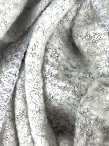 Kumixi Oversized Scarf in Grey