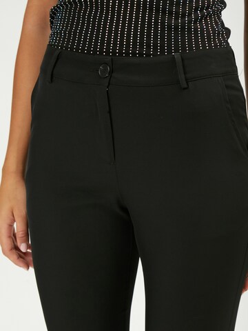 Coupe slim Pantalon Influencer en noir