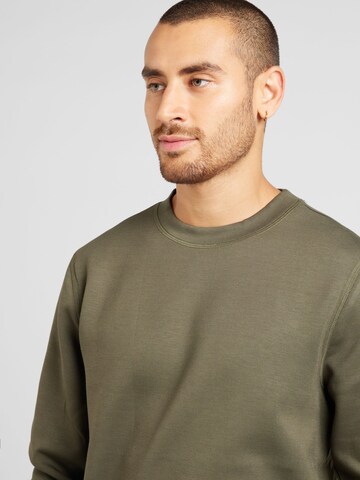 Casual Friday - Sweatshirt 'CF Sebastian' em verde