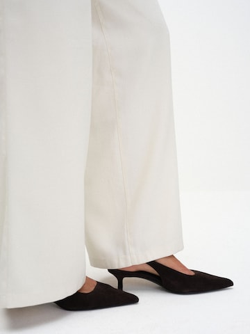 Décolleté sling di The Set in marrone: frontale