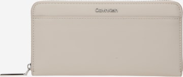 Calvin Klein Portemonnaie 'MUST' in Beige: predná strana