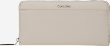 Porte-monnaies 'MUST' Calvin Klein en beige : devant