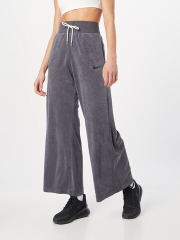 Nike Sportswear Wide leg Pants in Grey: front