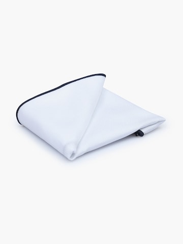 Suitable Pocket square in White: front