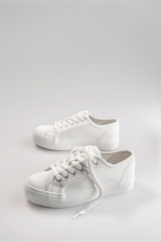 Aniston Sneaker in Weiß