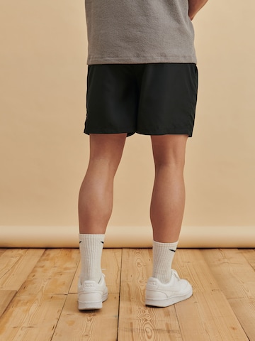 DAN FOX APPAREL Regular Shorts  'Dantes' in Schwarz