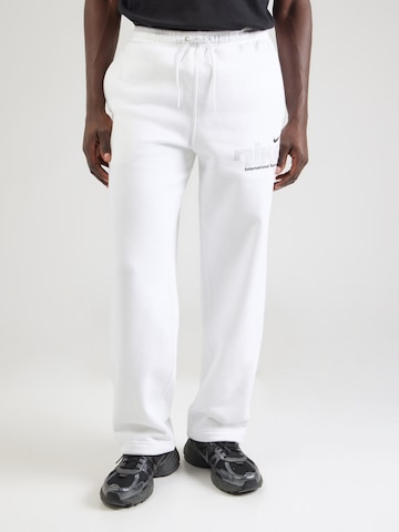 Regular Pantalon 'CLUB' Nike Sportswear en blanc : devant