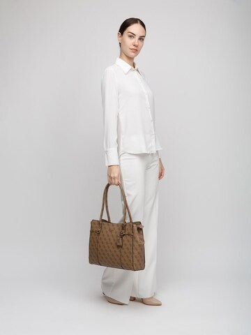 Sac bandoulière 'Leona' GUESS en marron : devant