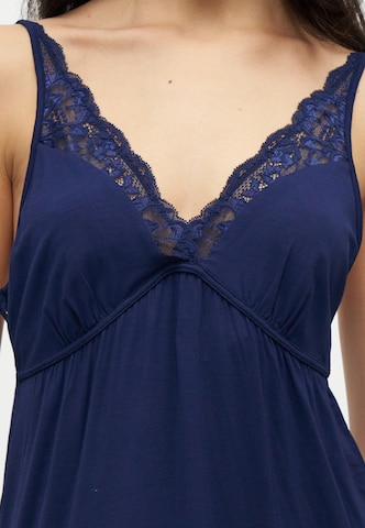 TRIUMPH Negligée 'Amourette' in Blau