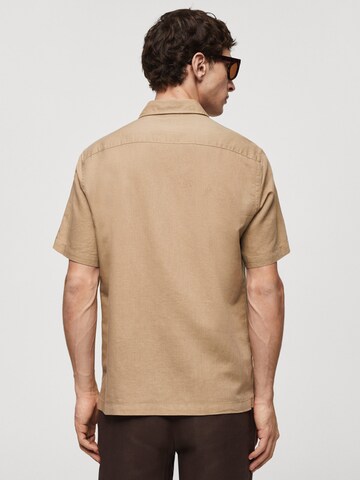 MANGO MAN Regularny krój Koszula 'Ants' w kolorze brązowy