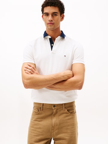 TOMMY HILFIGER T-shirt i beige: framsida