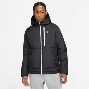 Nike Sportswear Between-Season Jacket in Black: front