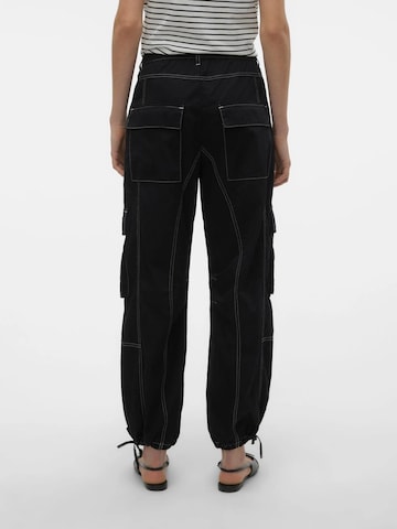 VERO MODA Regular Cargo trousers '10309430' in Black