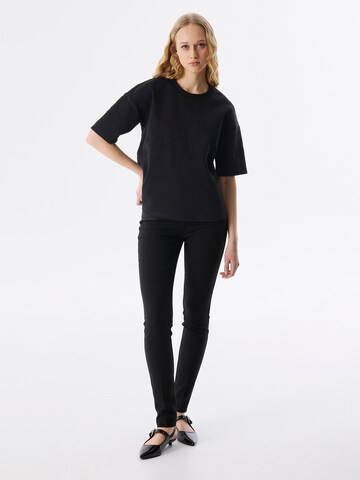 Twist Shirt in Black