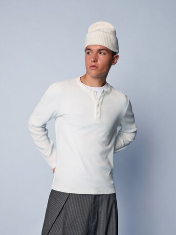 Bershka Shirt in Wit: voorkant