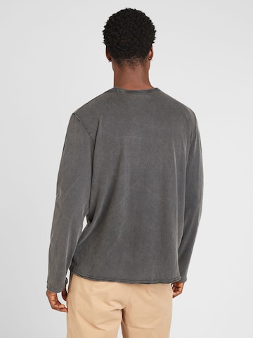 QS Bluser & t-shirts i grå