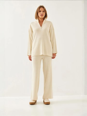 Completo pantalone di Bianco Lucci in beige