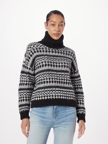 Superdry Sweater in Black: front