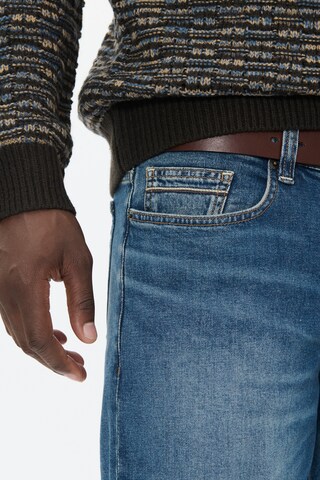 Regular Jean 'Mike' Matinique en bleu
